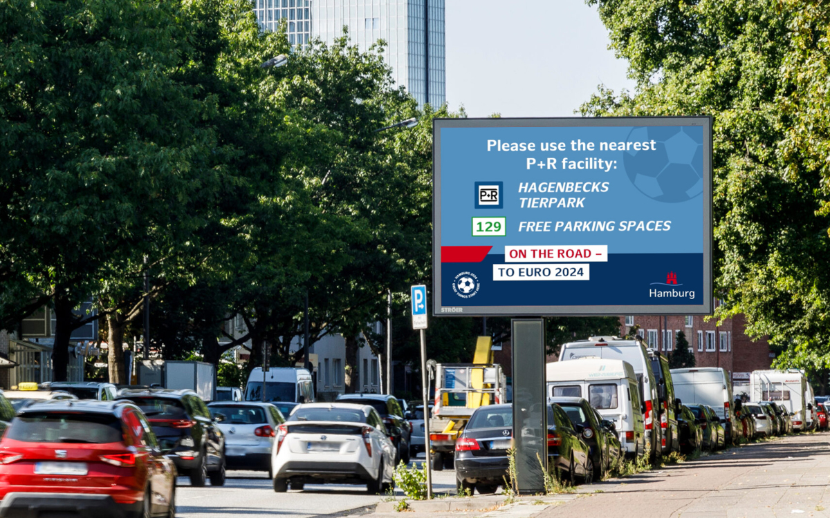So könnten Verkehrsinformationen in Hamburg während der WM aussehen. (Fotomontage: Ströer)
