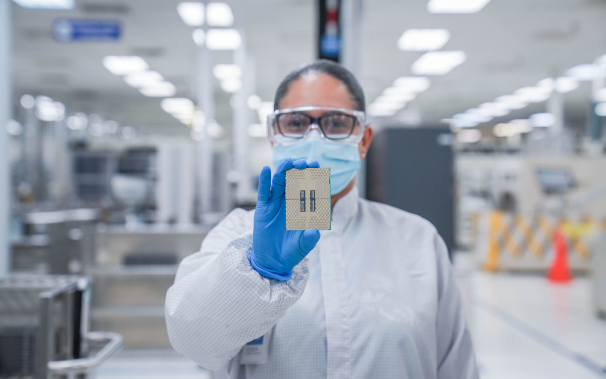 Chip-Hersteller Intel will die Reinräume der Sharp-Fabriken für Halbleiterforschung nutzen. (Foto: Intel)