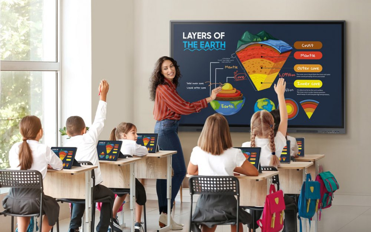 Neue Displays fürs Klassenzimmer von Samsung: die WAD-Serie (Foto: Samsung)