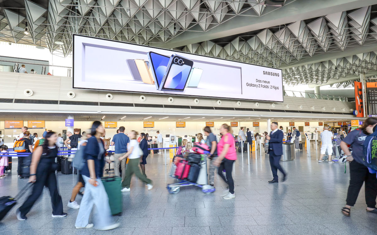 Einer der neuen LED-Screens am Flughafen Frankfurt (Foto: Media Frankfurt)