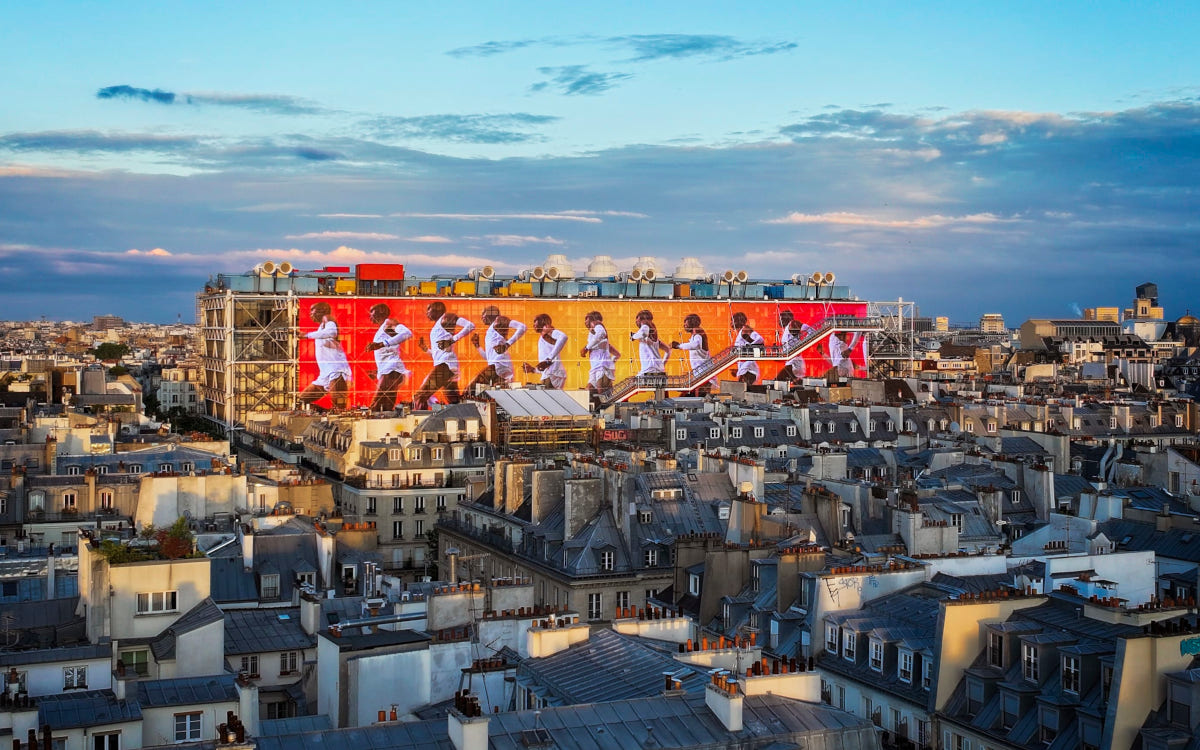 Sprint über die Fassade: Nike belegt mehrere Wochen das Centre Pompidou in Paris. (Foto: Nike)