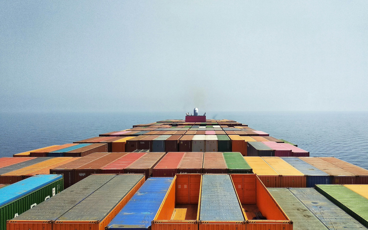 Die Container-Frachtraten sind in diesem Jahr extrem in die Höhe geklettert. (Foto: Rinson Chory/Unsplash)