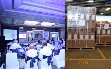 Links: Launch-Event für die Indien-Fertigung bei PPDS; rechts: die ersten Displays, fertig verpackt (Fotos: PPDS)