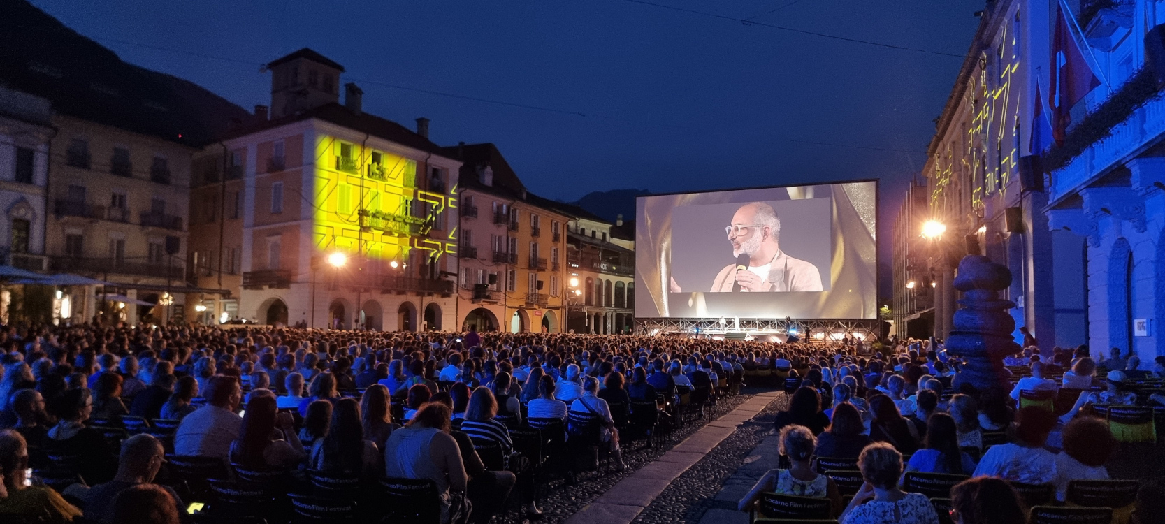 Die Piazza in Locarno während des Filmfestivals (Foto: Cingerine)