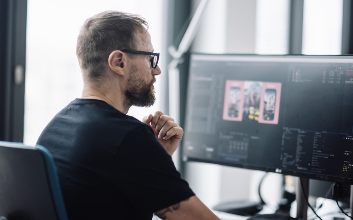 Dirk Fischer ist Head of Motion Design bei Walldecaux und Dozent der "DooH Masterclass", die mit der Walldecaux Academy gelauncht wird. (Foto: WallDecaux)