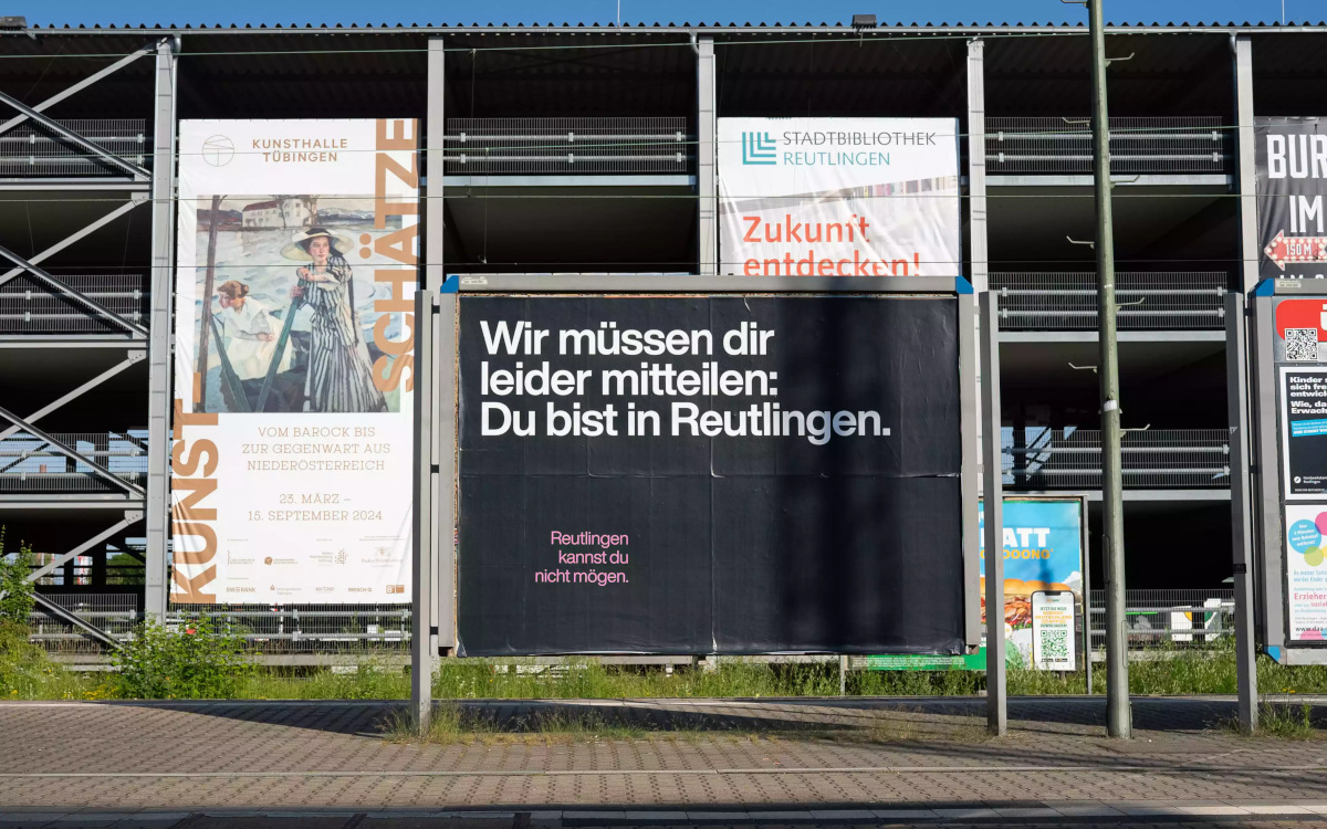 Mit Ironie nahm sich Reutlingen auf Plakaten im Stadtgebiet selbst auf die Schippe. (Foto: Die Kavallerie)