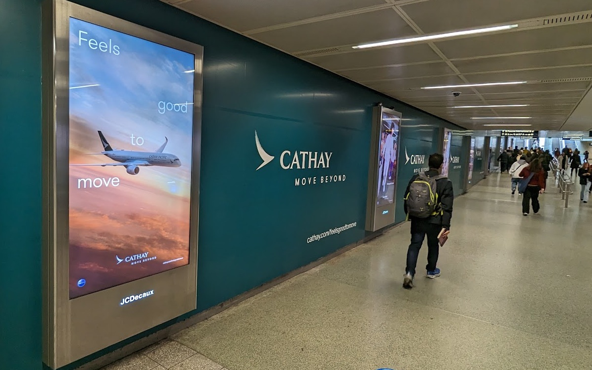 Cathay Pacific DooH-Kampagne - Symbolbild (Foto: invidis)