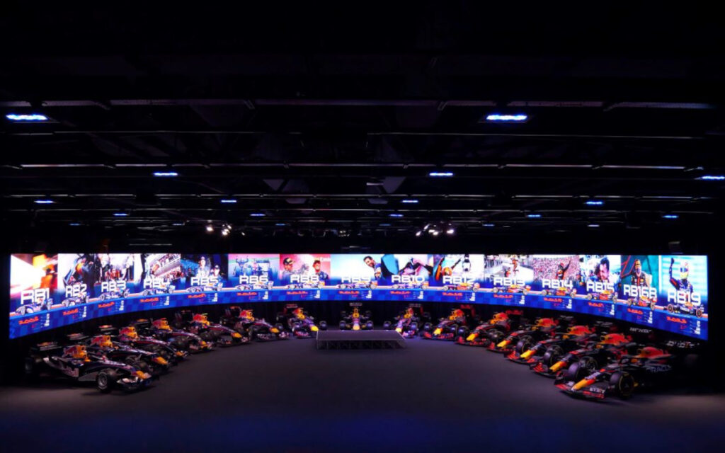 Die neue Philips-LED-Wall im Red Bull Racing Technology Campus (Foto: PPDS)