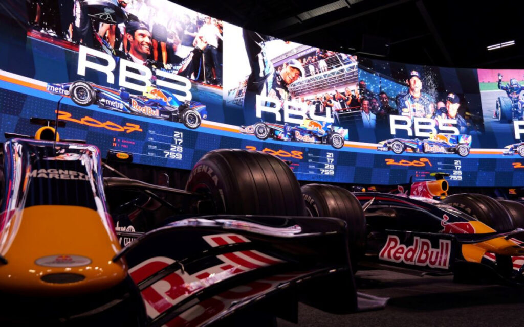 Die neue Philips-LED-Wall im Red Bull Racing Technology Campus (Foto: PPDS)