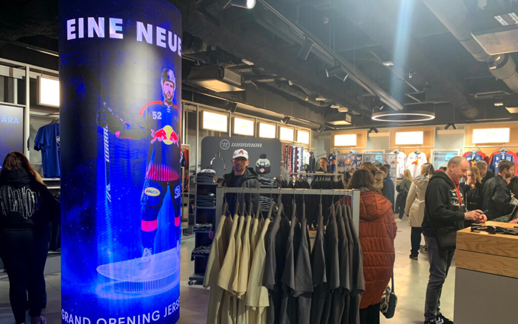 Red Bull Store mit LED-Säule (Foto: invidis)