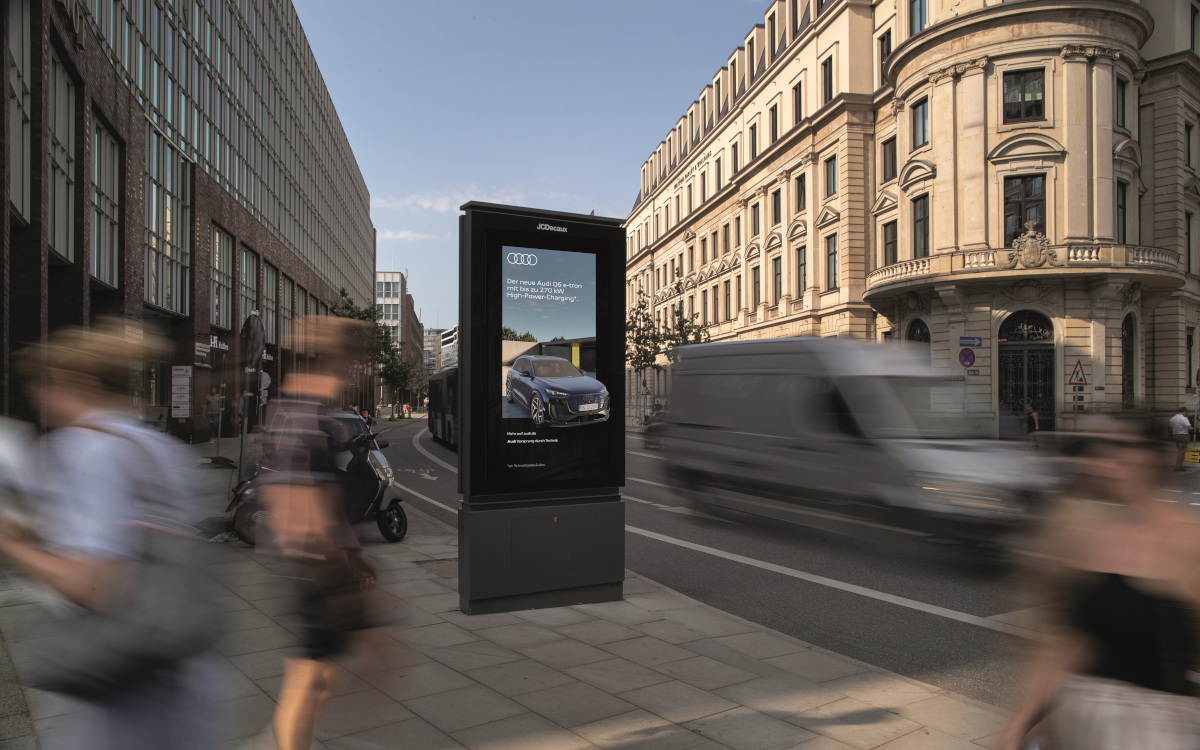 Audi erarbeitete mit PHD, MPX und Walldecaux eine Forced-Perspective-Kampagne für den Q6 E Tron. (Foto: WallDecaux)