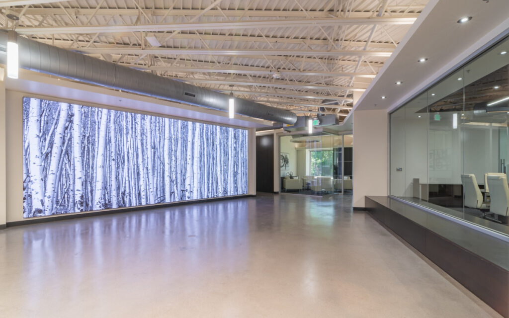 LED Wall in der Lobby von Nexgen (Foto: Visix)