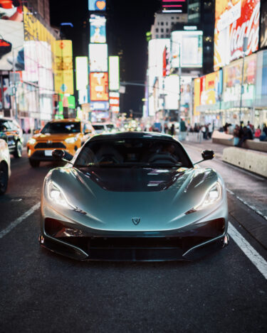 Der Rimac Nevera R auf dem Times Square (Foto: Rimac)