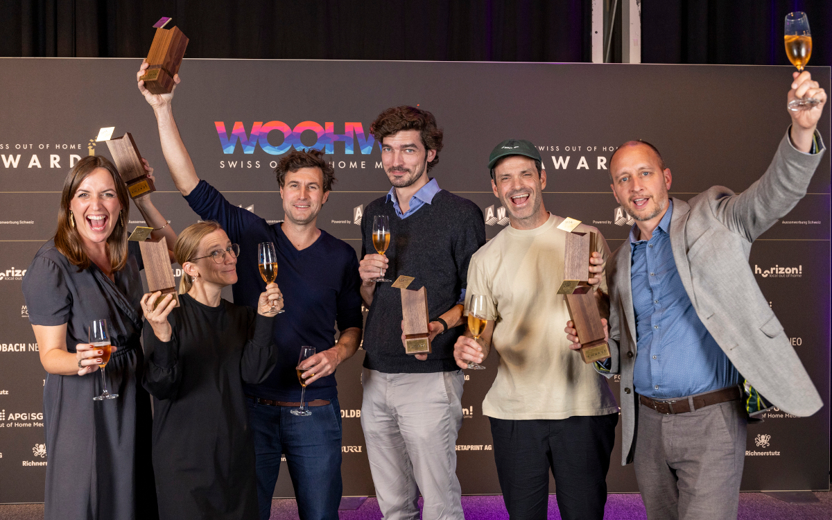 Feiern den Preis „Campaign of the Year“ von der Neu Creative Agency für die Bank Cler (von links): Sandy Pfuhl, Fabienne Schoberth, Nico Ammann, Simon Rehshe, Adrian Staehelin und Gregor Eicher (Foto: Patrick Straub/V-MEDIA)