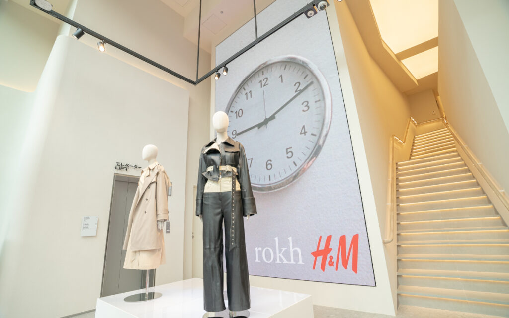 H&M Digital Signage in Tokyo (Foto: H&M)