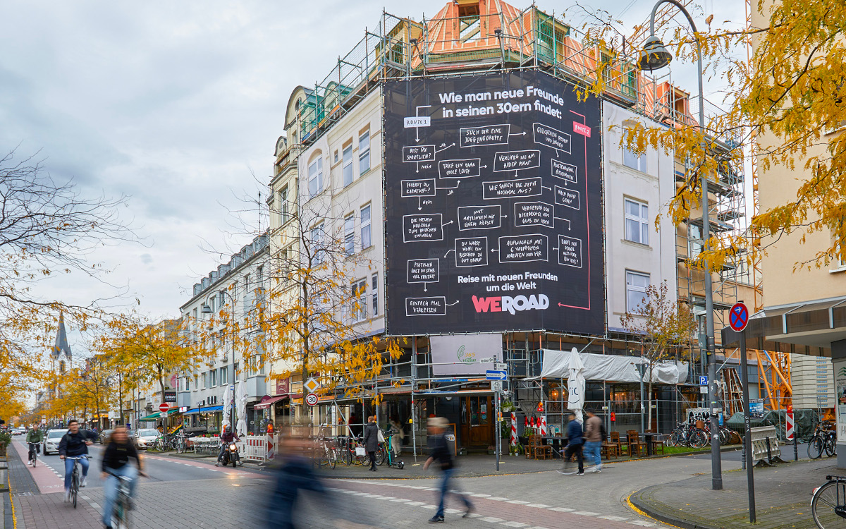 In Köln packte WeRoad seine Botschaft auf die Fassade der Venloer Str. 214. (Foto: WeRoad)