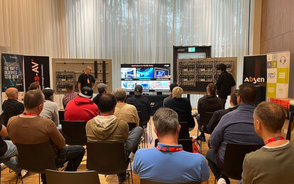 Impressionen der Peerless-AV-Roadshow 2024 (Foto: Peerless-AV)