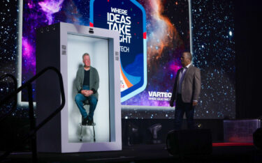 William Shatner im Proto-Display (Foto: Proto)