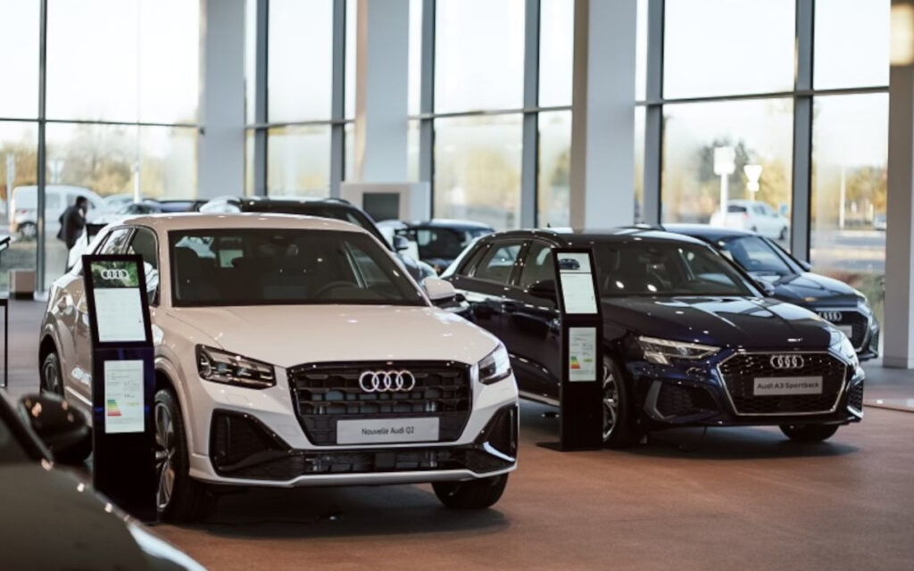 Die Stelen im Showroom-Einsatz (Foto: Audi)