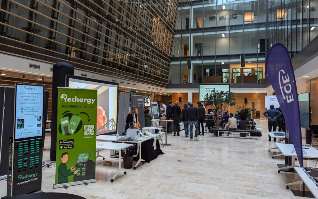 Das ECE-Atrium vereinte Konferenzraum und Ausstellerfläche. (Foto: invidis)