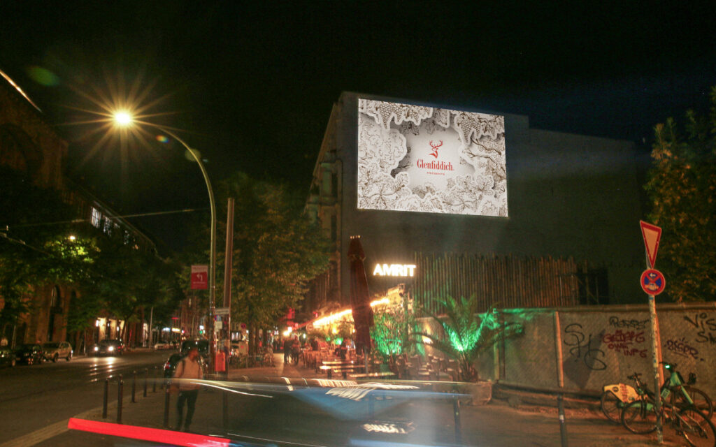 Gebeamte DooH-Kampagne für Glenfiddich (Foto: Inovisco)