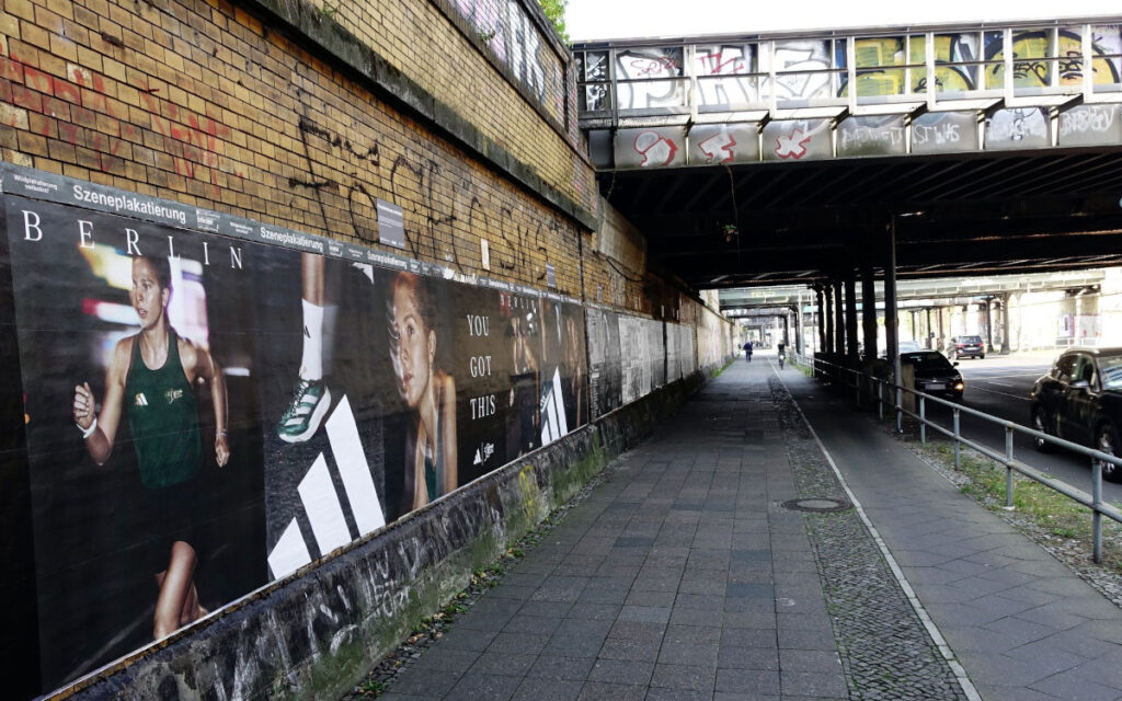 Adidas-DooH zum Berlin-Marathon (Foto: TownTalker Media)