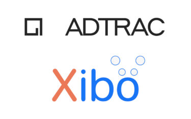 Der Schweizer Adtech-Anbieter Adtrac geht eine Partnerschaft mit dem CMS-Anbieter Xibo aus UK ein. (Foto: Adtrac/Xibo)