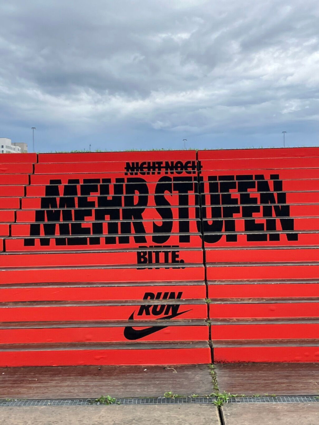 Nike-Guerilla-Marketing zum Berlin Marathon 2024 (Foto: Nina Reicke/Linkedin)