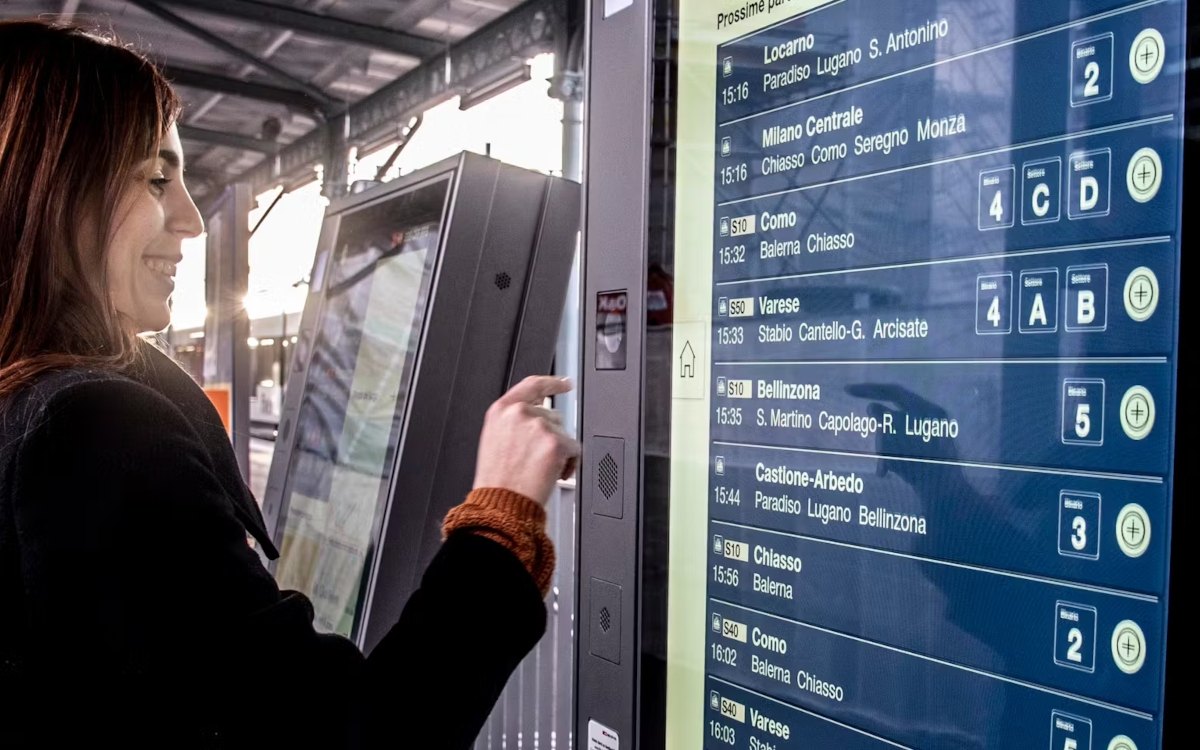 Die SBB weitet die Nutzung von Smart Information Displays an Bahnhöfen aus. (Foto: SBB)