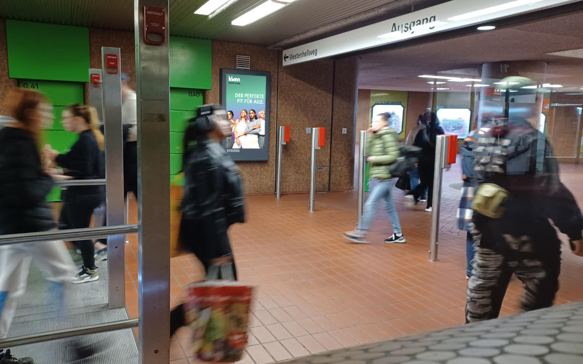 Dortmund digitalisiert: 30 neue DooH-Screens kommen in der U-Bahn dazu. (Foto: Ströer)