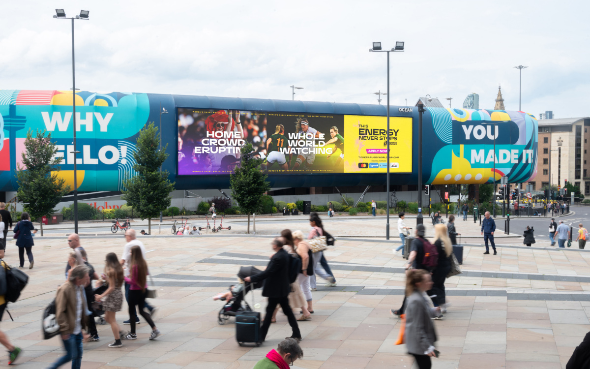 Mit Unterstützung der DooH-Flächen von Ocean soll die nächste Frauen-Rugby-WM zum einem sportlichen Großereignis in England werden. (Foto: Ocean Outdoor)