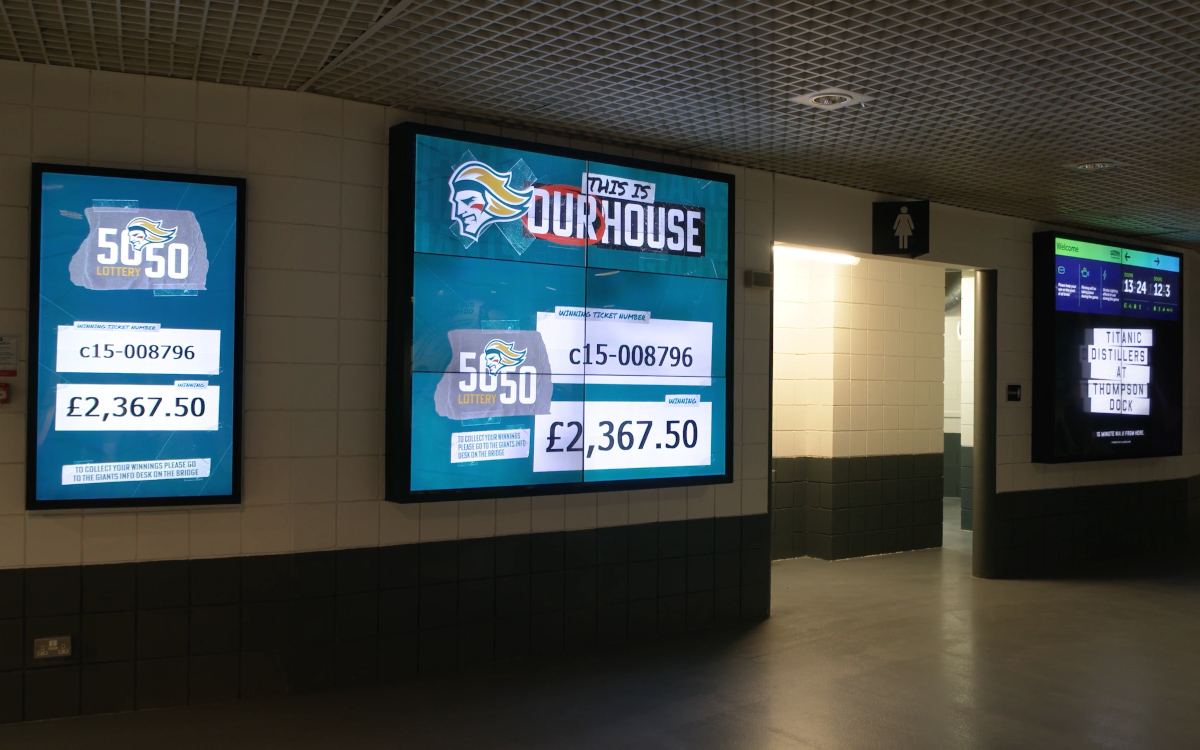 Large Format Displays in der SSE Arena in Belfast (Foto: Uniguest)