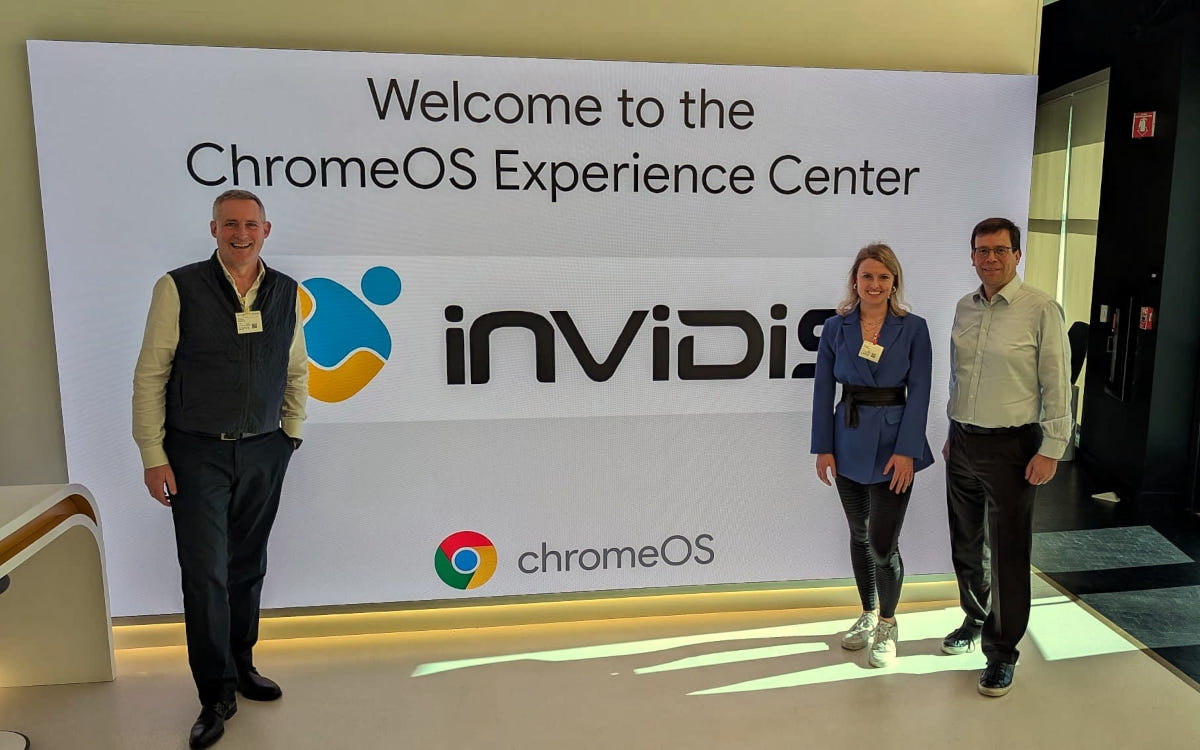 Von links: Florian Rotberg, Antonia Hamberger und Stefan Schieker im ChromeOS Experience Center (Foto: invidis)