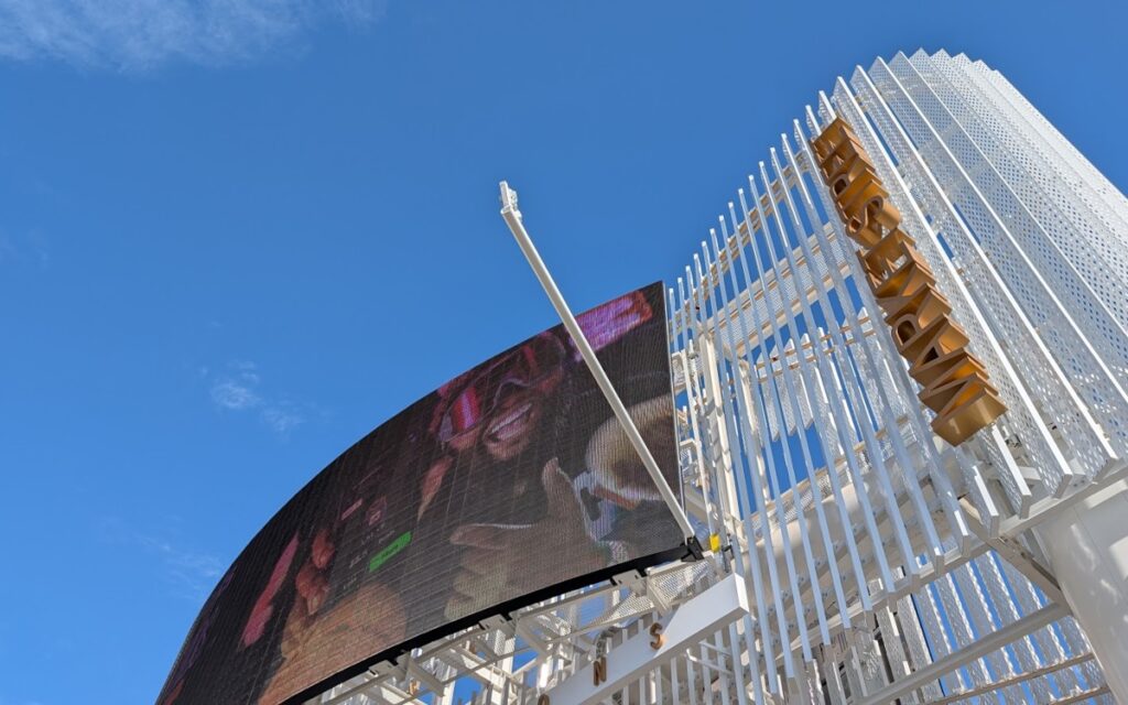 Ikonisches DooH-Gateway in Los Angeles Inglewood (Foto: invidis)