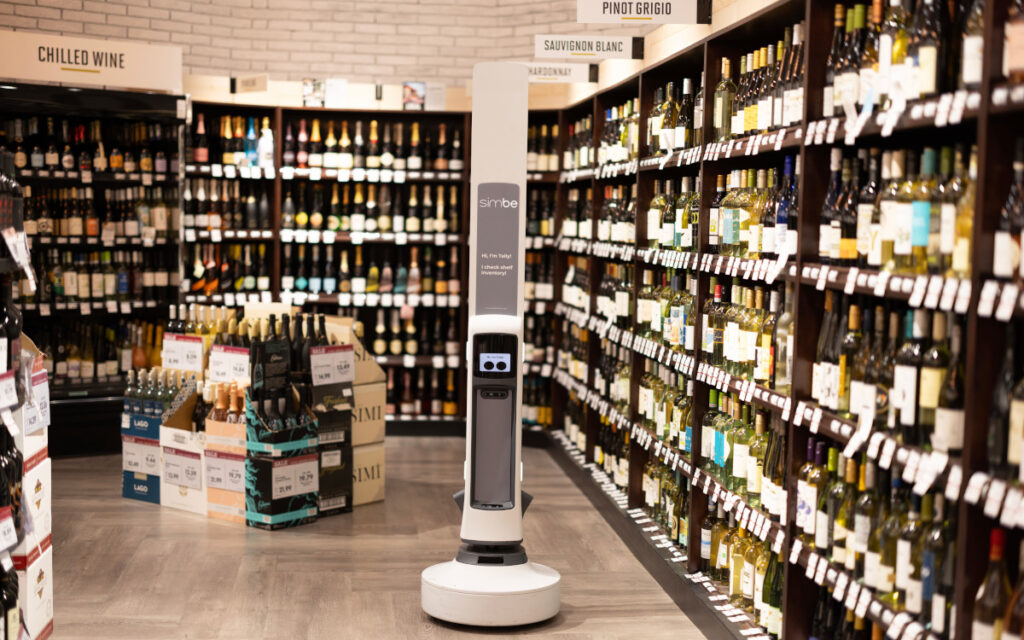 Auch Kaufland und dm setzen auf Warenkontrolle mit Roboter (Foto: Simbe)