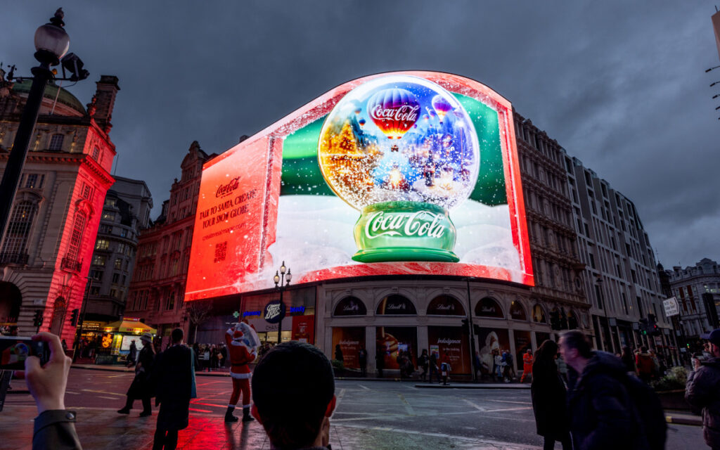 Coca-Cola-Kampagne auf den Piccadilly Lights (Foto: Ocean Outdoor)