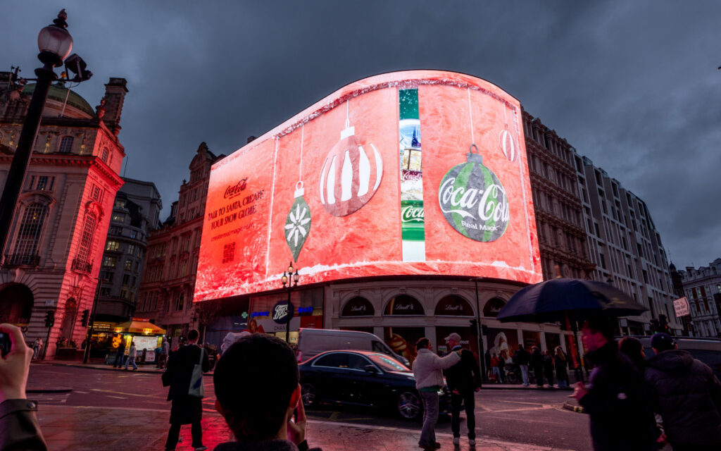 Coca-Cola-Kampagne auf den Piccadilly Lights (Foto: Ocean Outdoor)