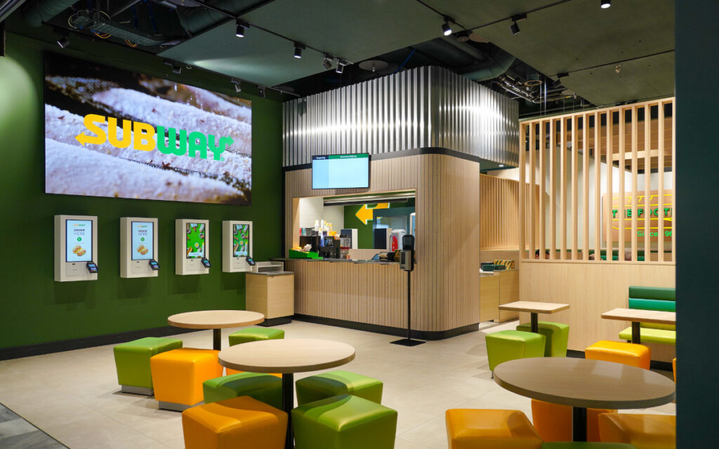 Self-Order-Terminals im Subway-Flagship in Zürich (Foto: Samsung Schweiz)