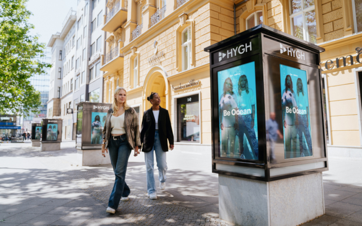 Alle DooH-Netze von Hygh sind programmatisch buchbar, auch die Display-Vitrinen am Ku'damm. (Foto: HYGH)