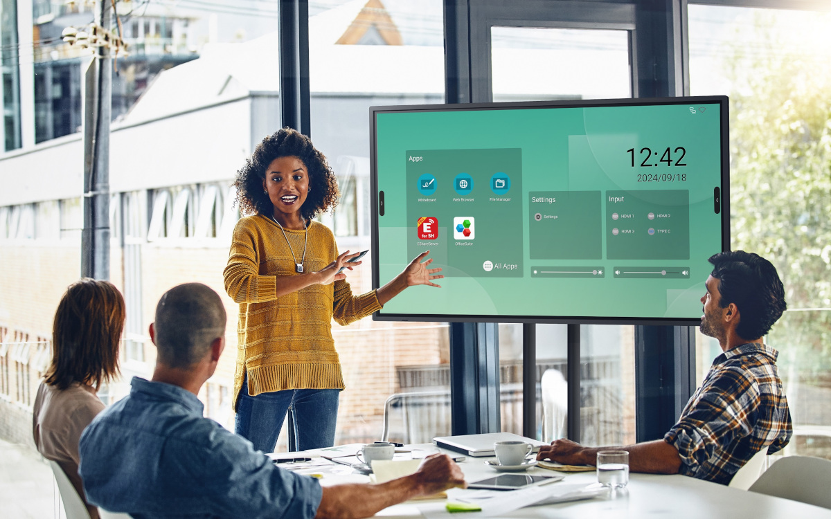 Display der Sharp-LM-Serie mit vorinstallierten Funktionen wie Whiteboard und Office Viewer. (Foto: Sharp/NEC)