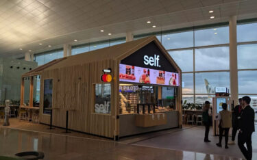 Das Roboter-Restaurant Self am Airport Barcelona (Foto: invidis)