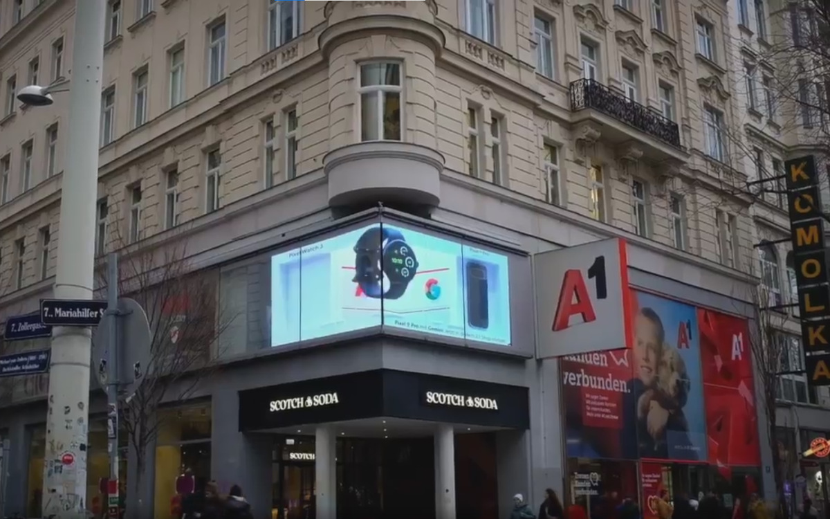 Der neueste DooH-Screen von Infinity Media mit Kampagne von A1 und Google (Foto: loom/Screenshot)