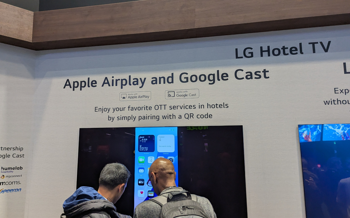 Auf der ISE 2025 zeigte LG einen Hospitality-TV, der sowohl über Google Cast als auch über Apple Airplay verfügt. (Foto: invidis)