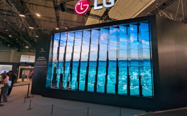 LG Kinetic-LED auf dem ISE-Stand (Foto: invidis)