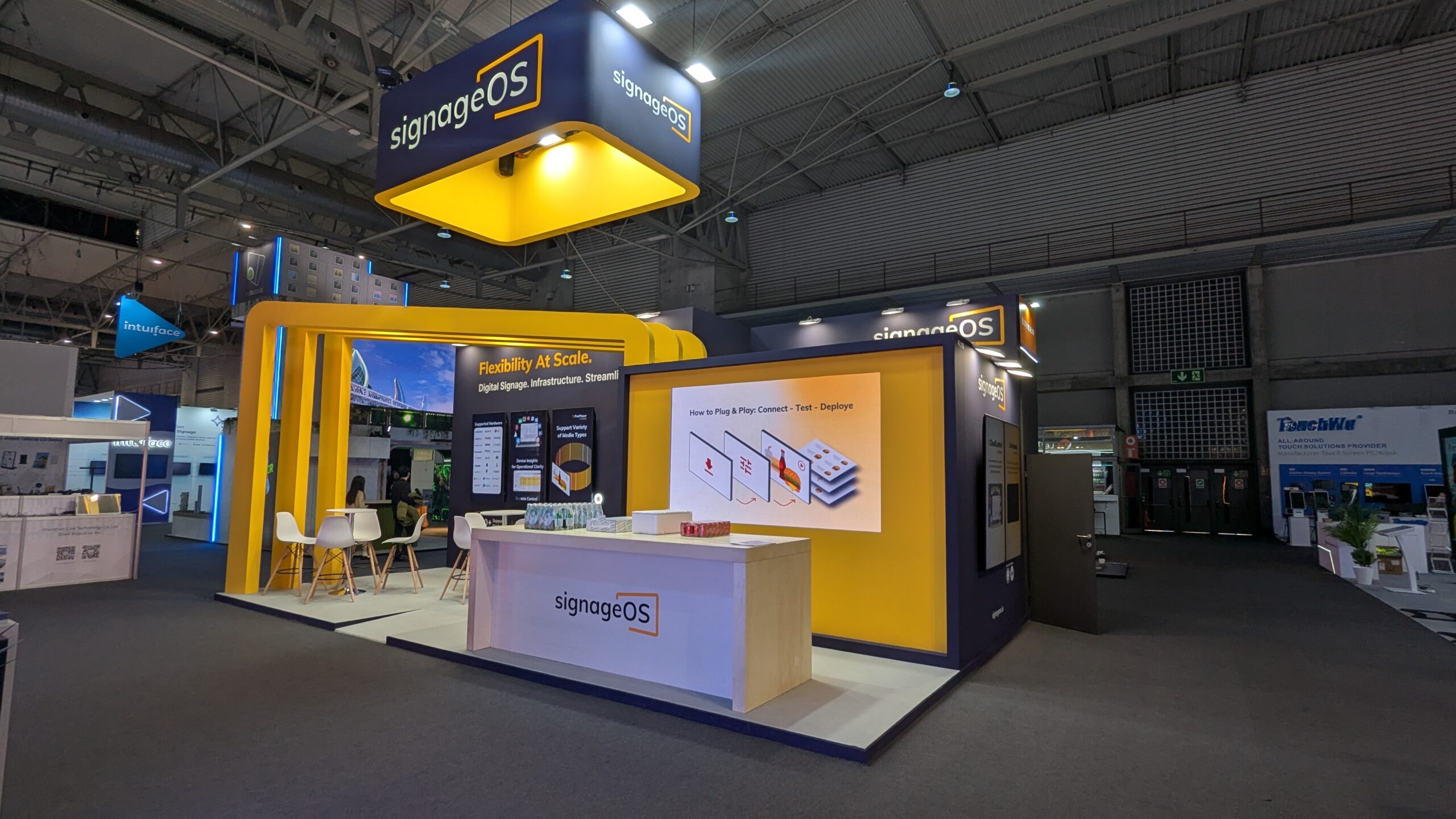 Der Stand von SignageOS auf der ISE 2025 (Foto: invidis)