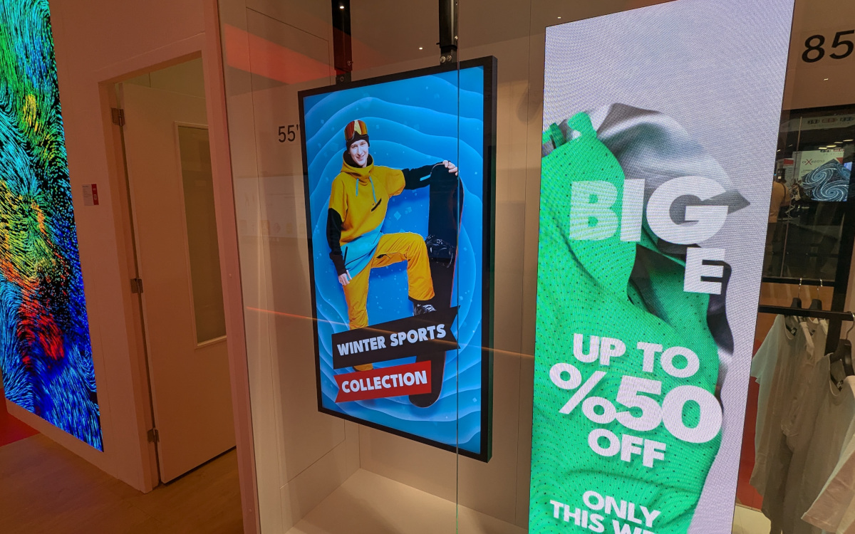 Mitte: Der neue Highbrightness-Screen von Vestel (Foto: invidis)