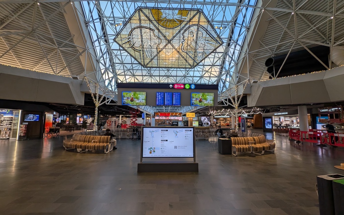 Digital Signage am Flughafen Keflavík (Foto: invidis)