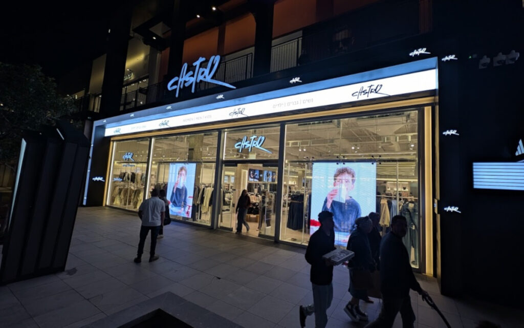 Transparente LED im Mall-Einsatz (Foto: invidis)