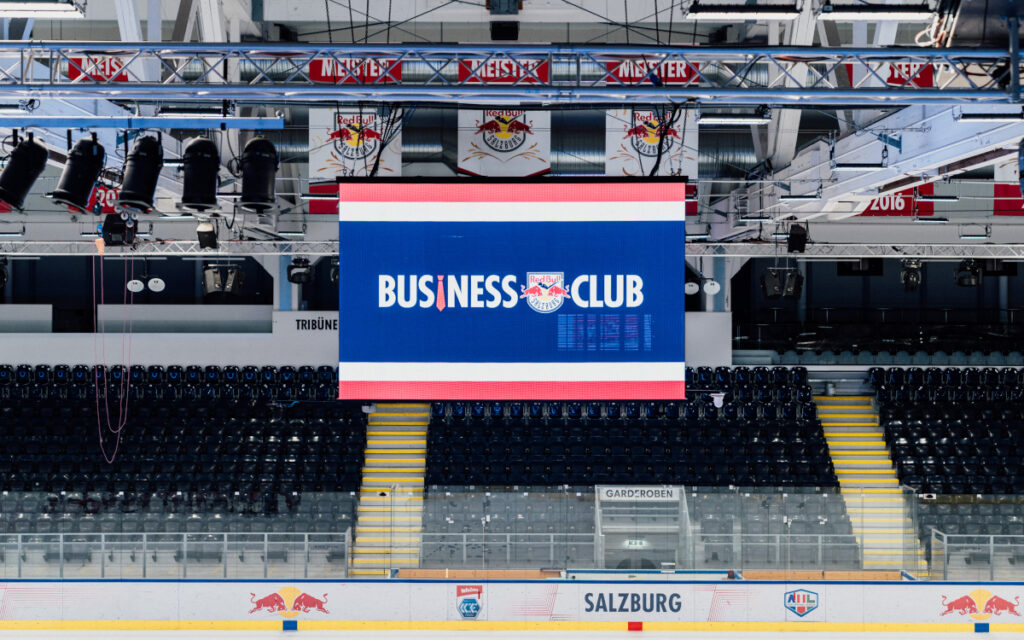 Der neue LED-Würfel in der Red Bull Eisarena Salzburg (Foto: Manuel Mackinger - EC Red Bull Salzburg)