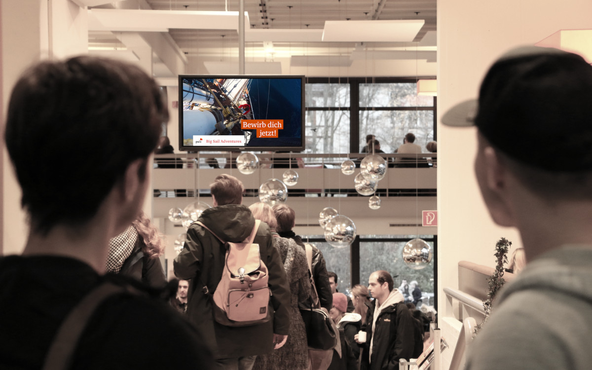 Campus-Screen der Deutschen Hochschulwerbung (Foto: Deutsche Hochschulwerbung/UNICUM TV)